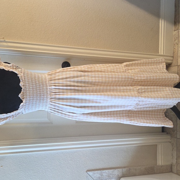 Chic Beige Checkered Maxi Dress With Pockets - Picture 15 of 16